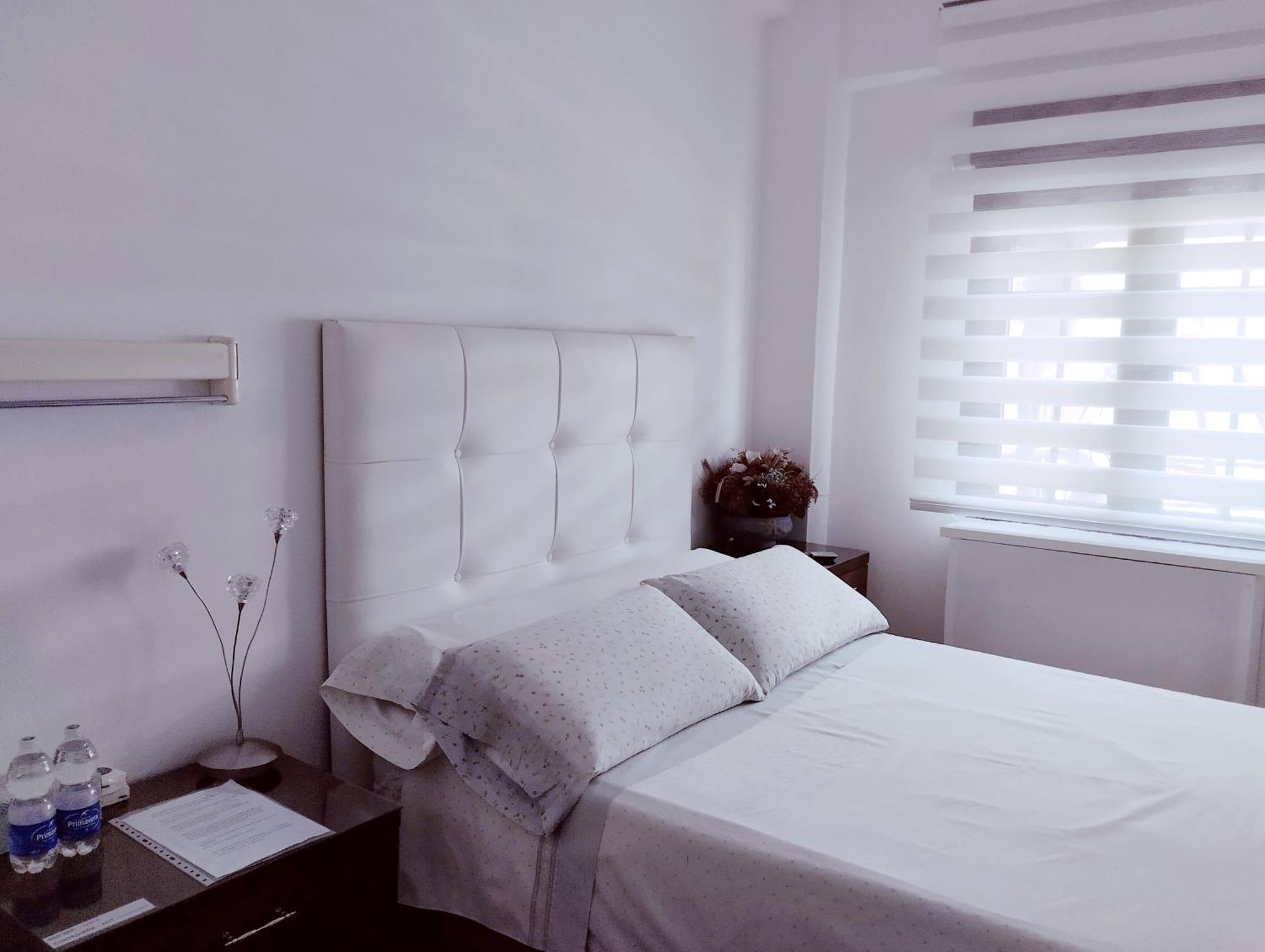 Habitaciones Individuales En Apartamento Madrid Exteriör bild