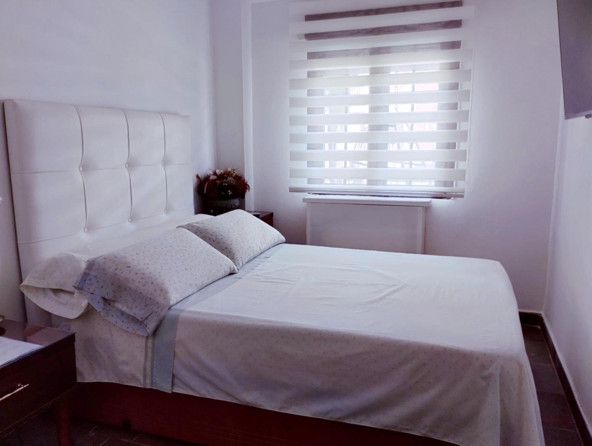 Habitaciones Individuales En Apartamento Madrid Exteriör bild