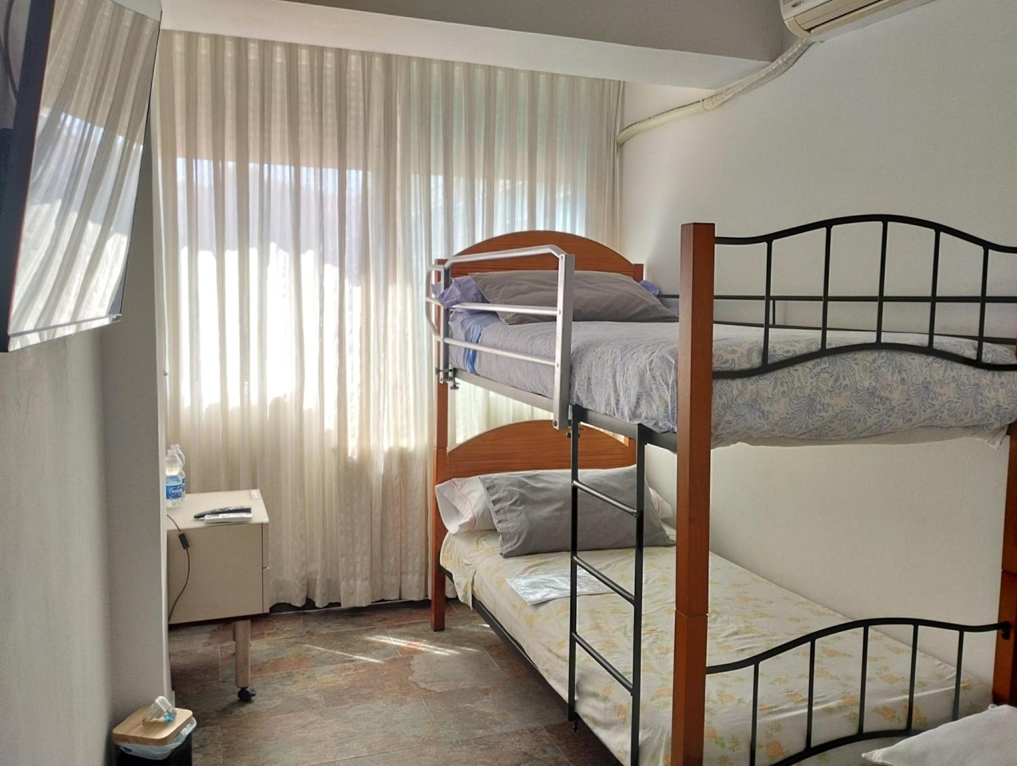 Habitaciones Individuales En Apartamento Madrid Exteriör bild