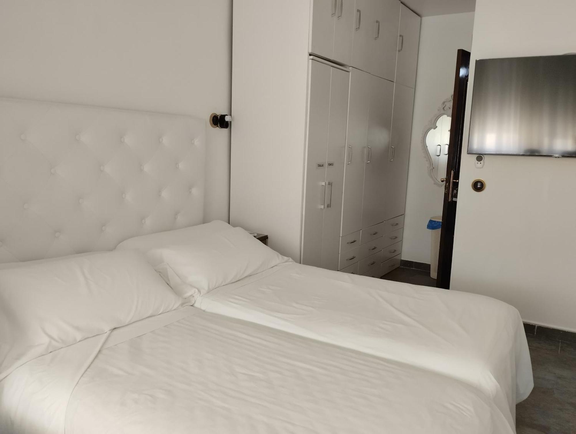 Habitaciones Individuales En Apartamento Madrid Exteriör bild