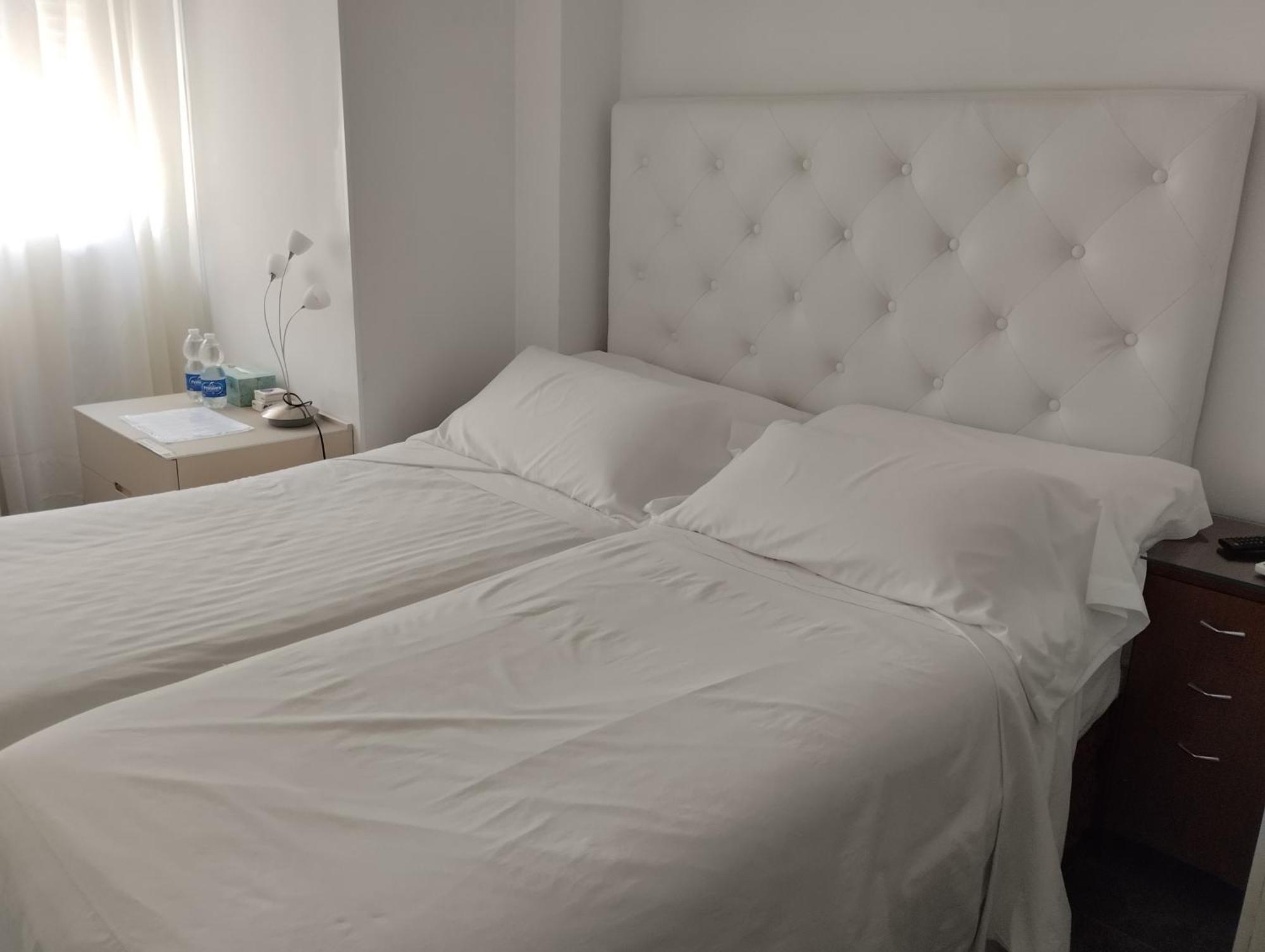 Habitaciones Individuales En Apartamento Madrid Exteriör bild