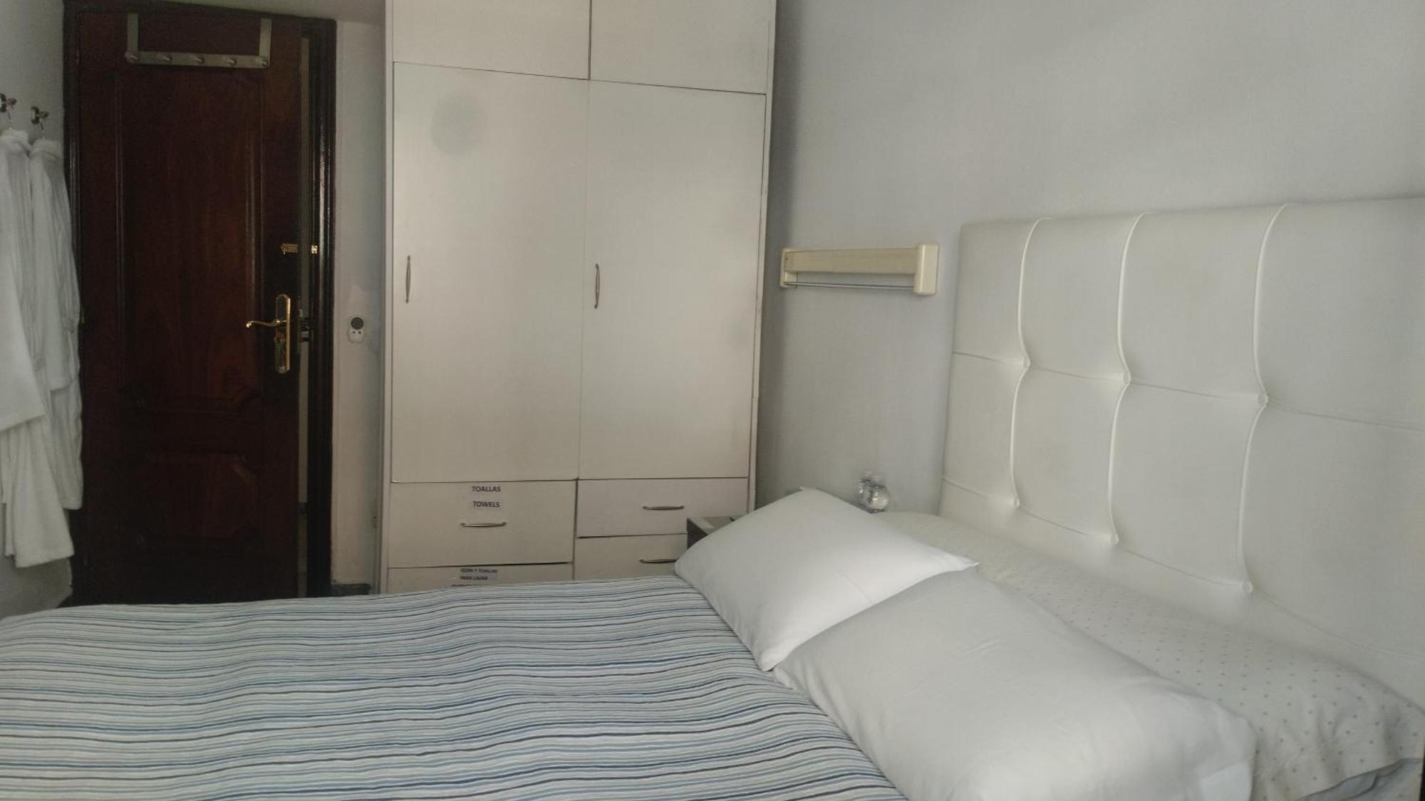 Habitaciones Individuales En Apartamento Madrid Exteriör bild